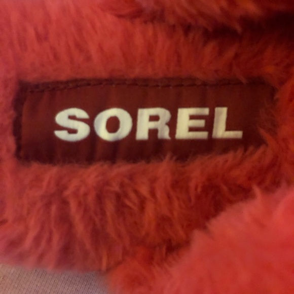 Brand New! SOREL Mail Run slipper. A fuzzy faux fur slipper in size 6 - Picture 5 of 5